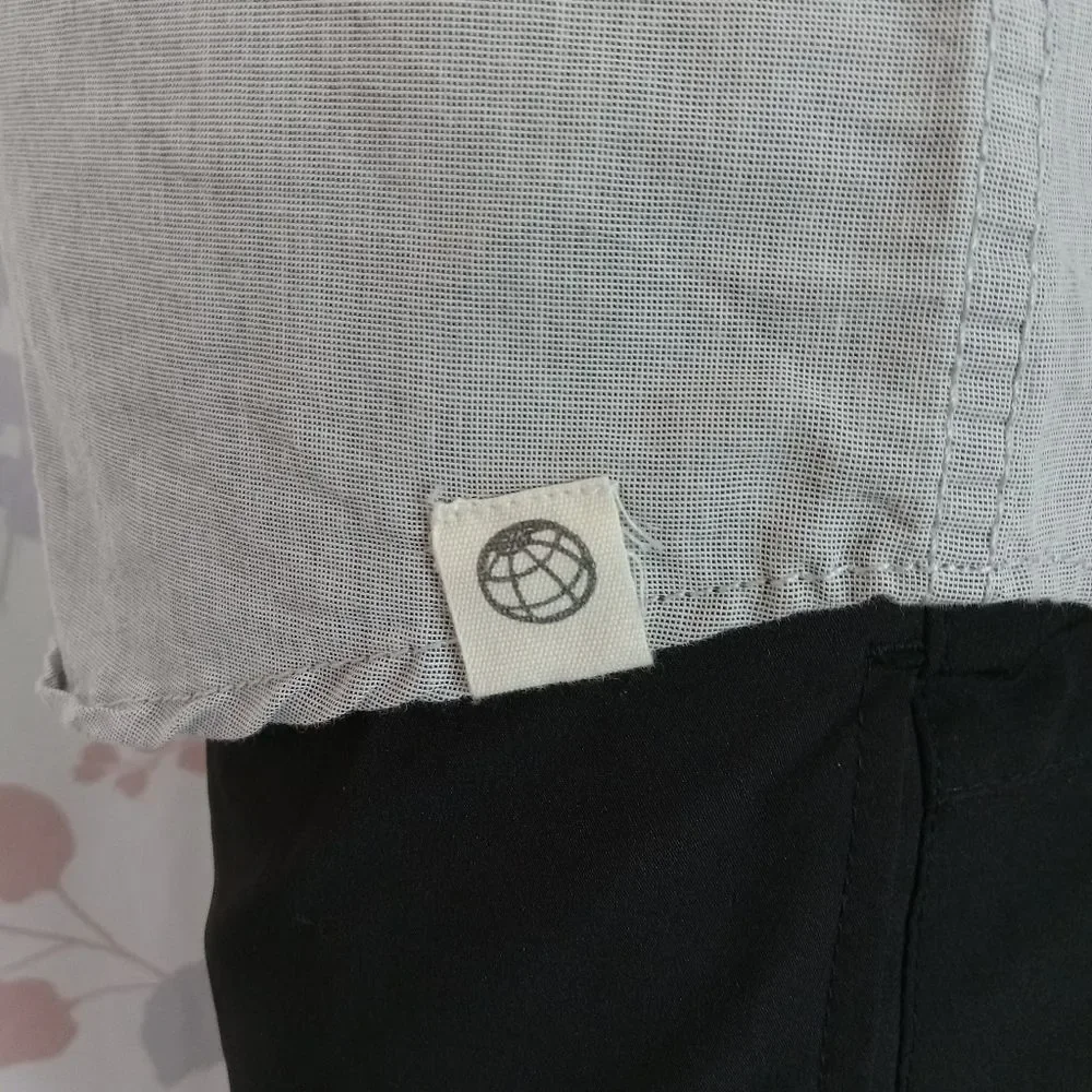 Free Planet button down‎ shirt Size Small